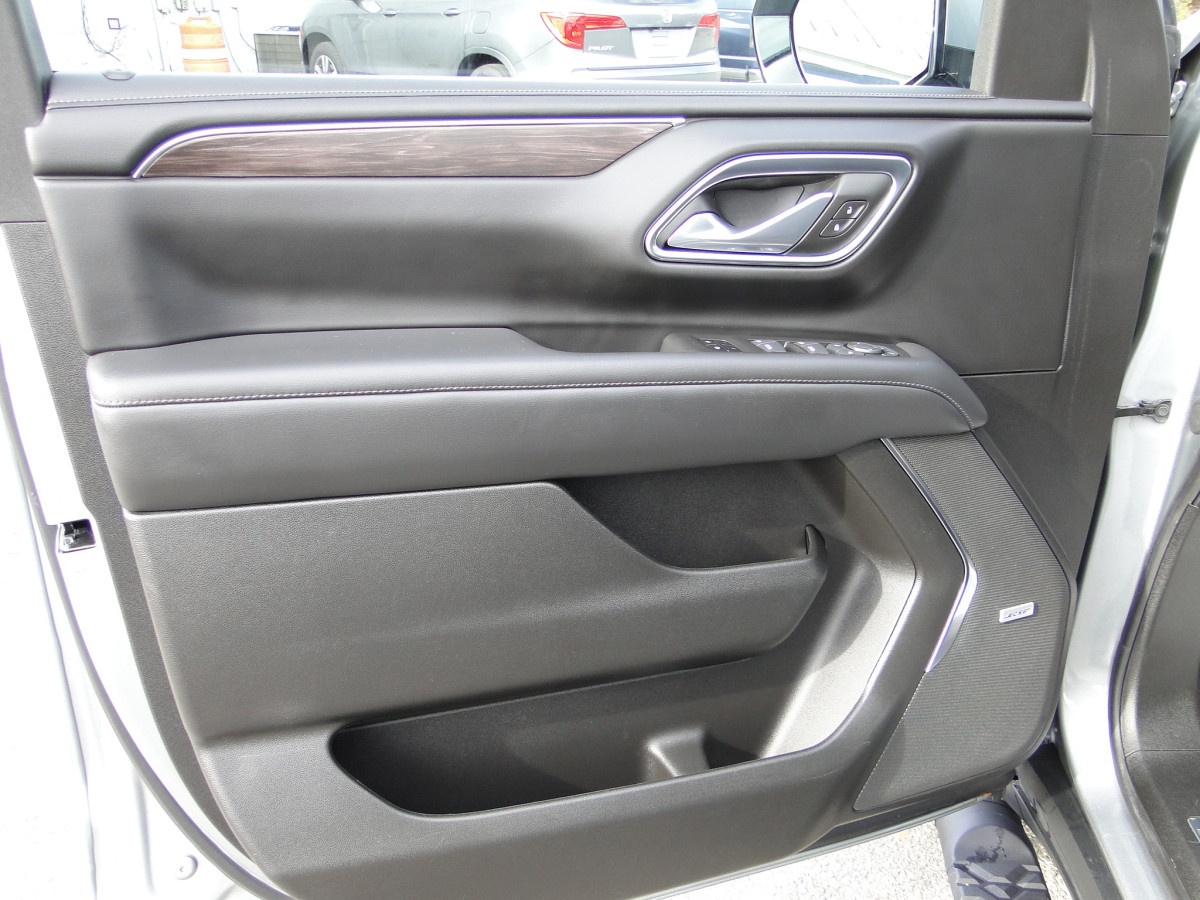 Chevrolet Suburban Image 62