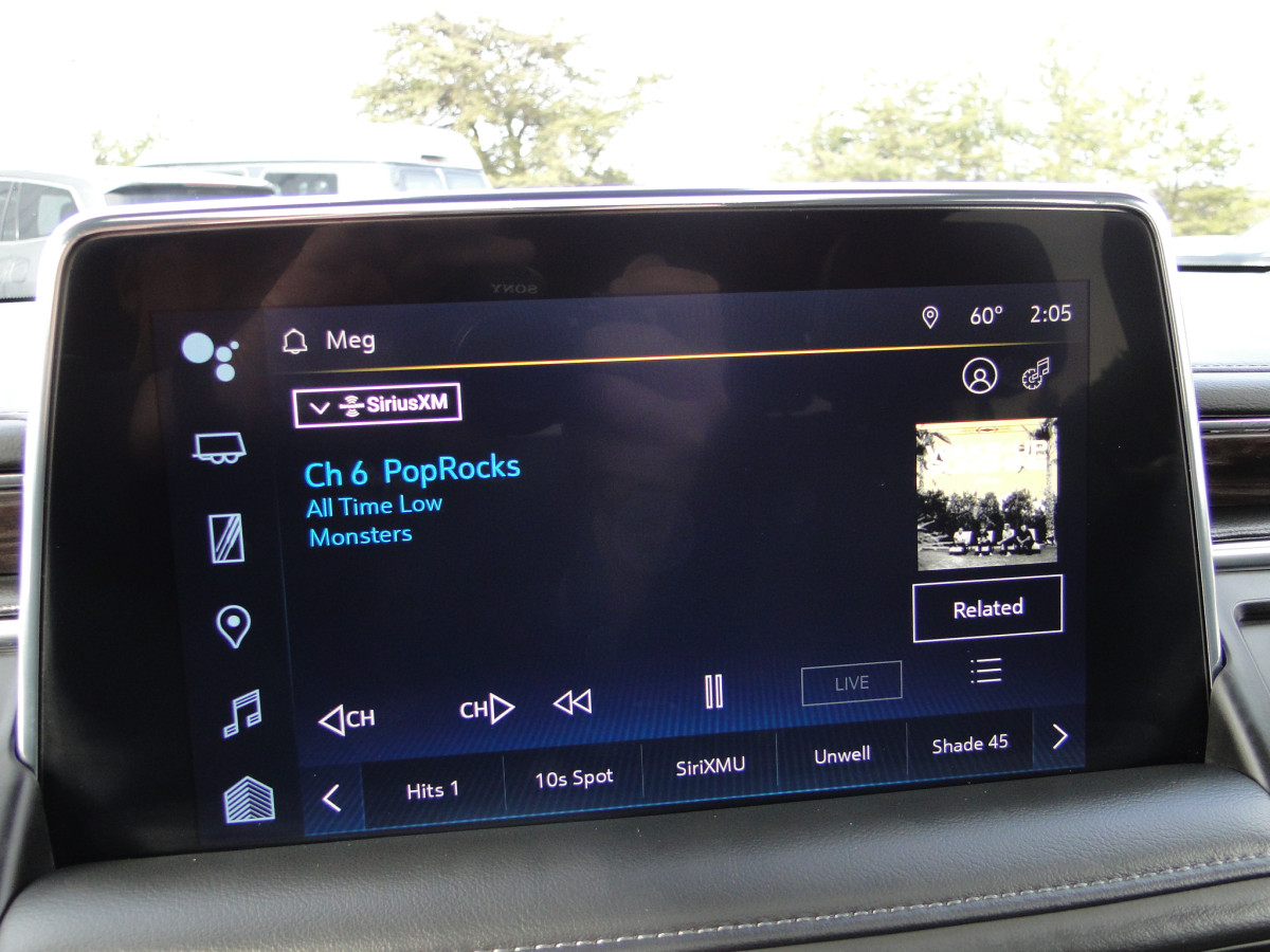 Chevrolet Suburban Image 64