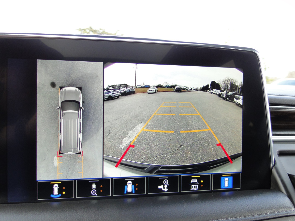 Chevrolet Suburban Image 65