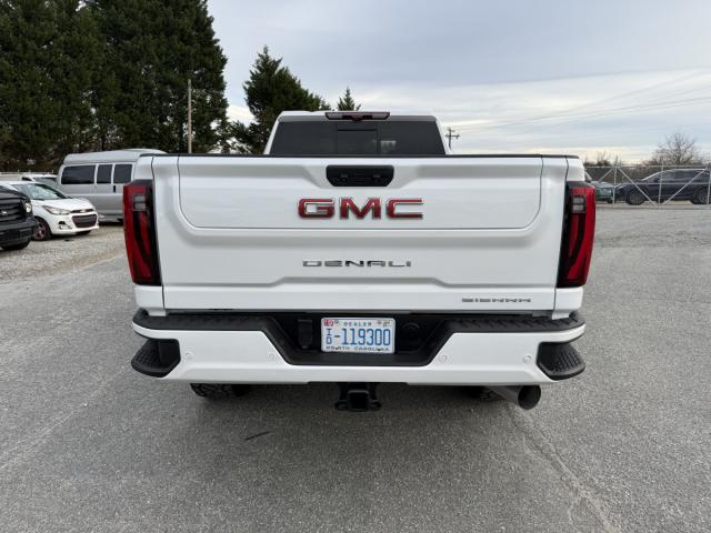 GMC Sierra 3500 Denali Ultimate Image 31