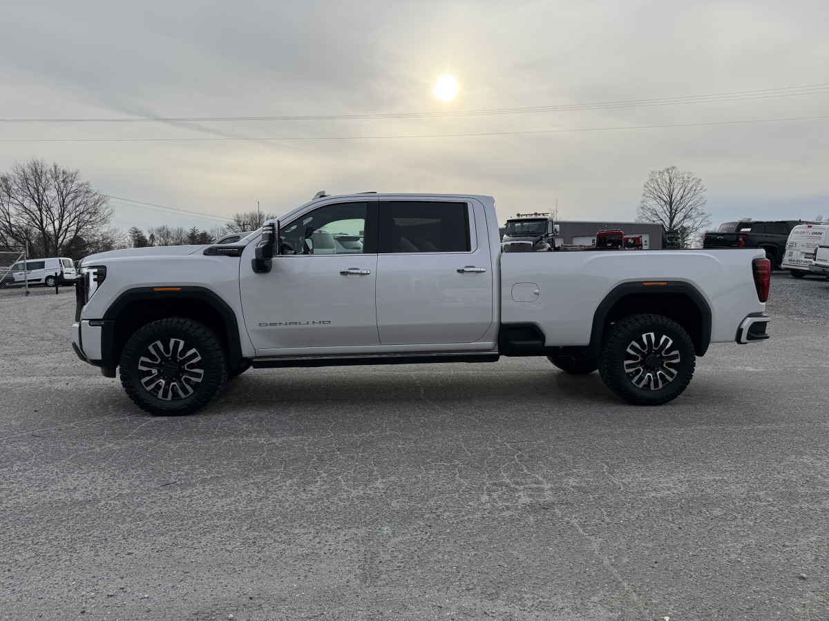 GMC Sierra 3500 Denali Ultimate Image 33