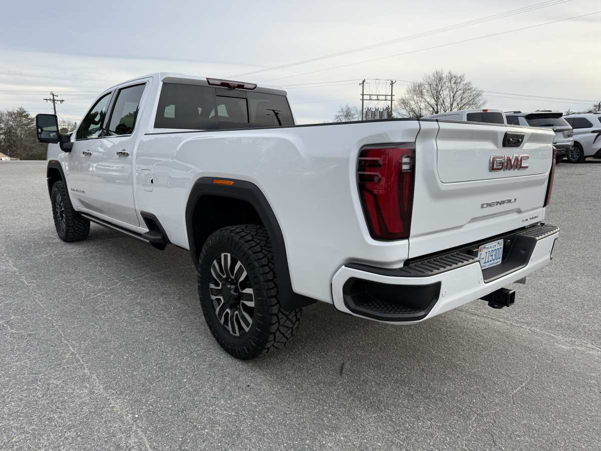 GMC Sierra 3500 Denali Ultimate Image 43