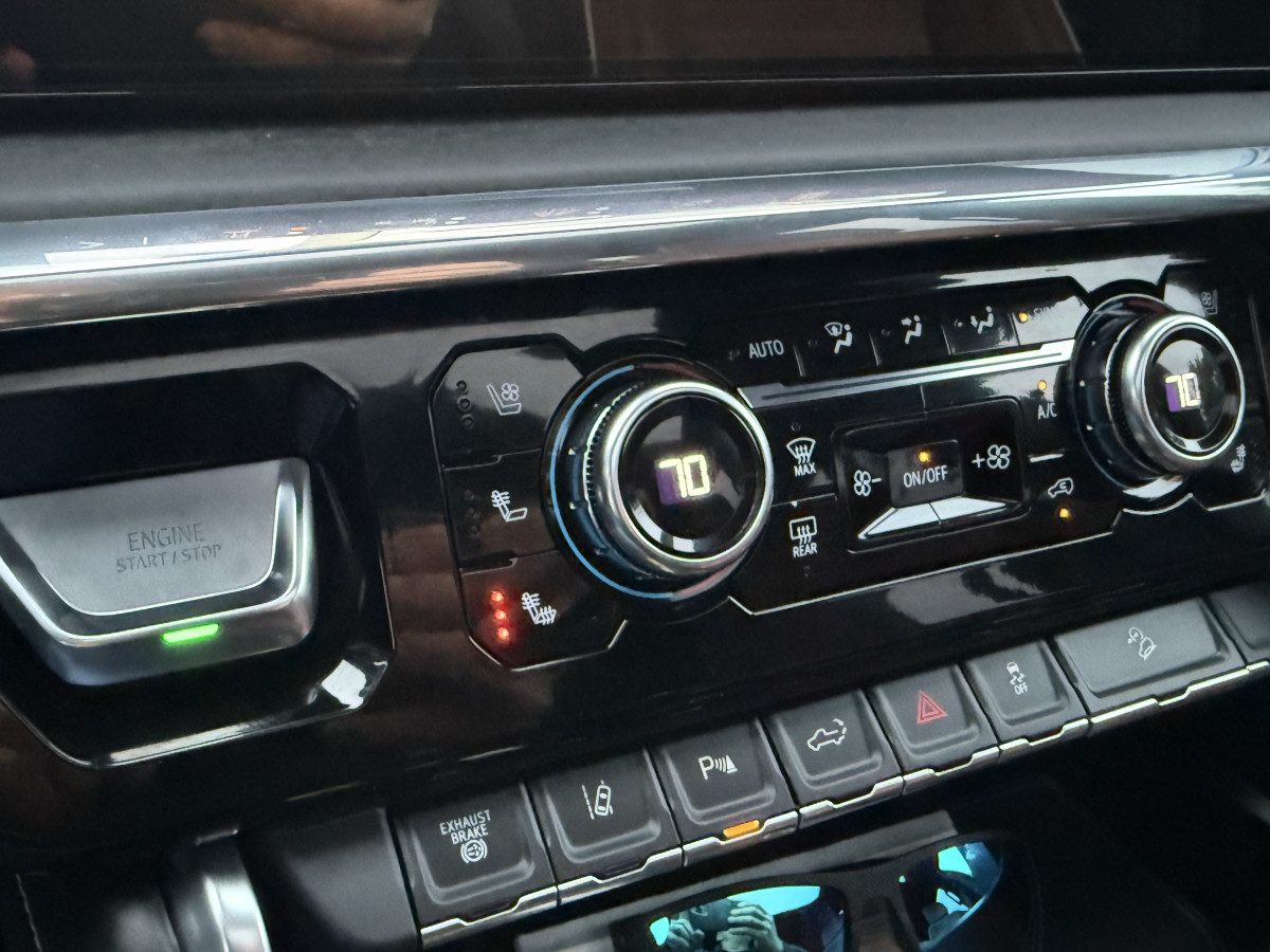 GMC Sierra 3500 Denali Ultimate Image 20