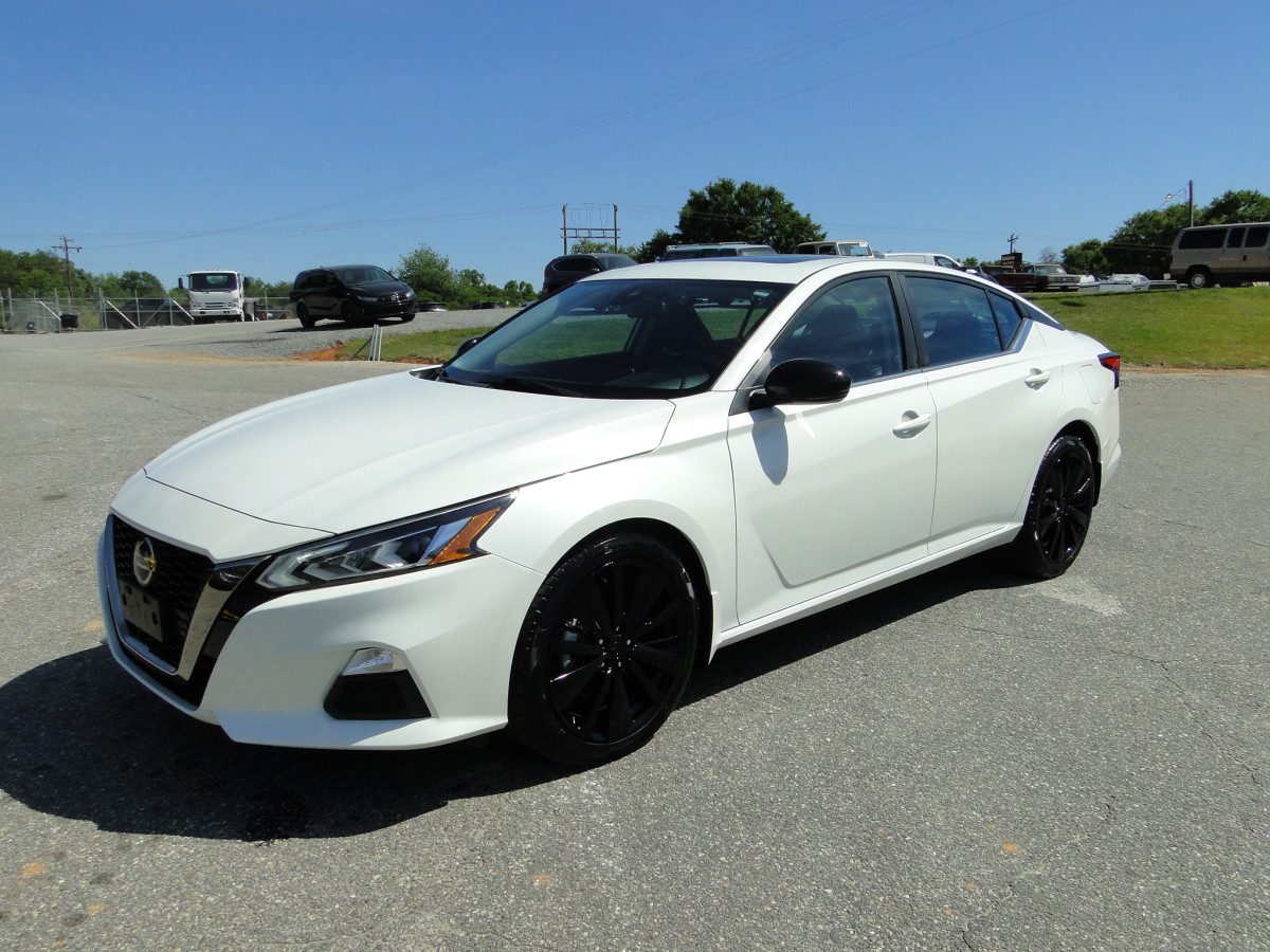 Salvage Nissan Altima Image
