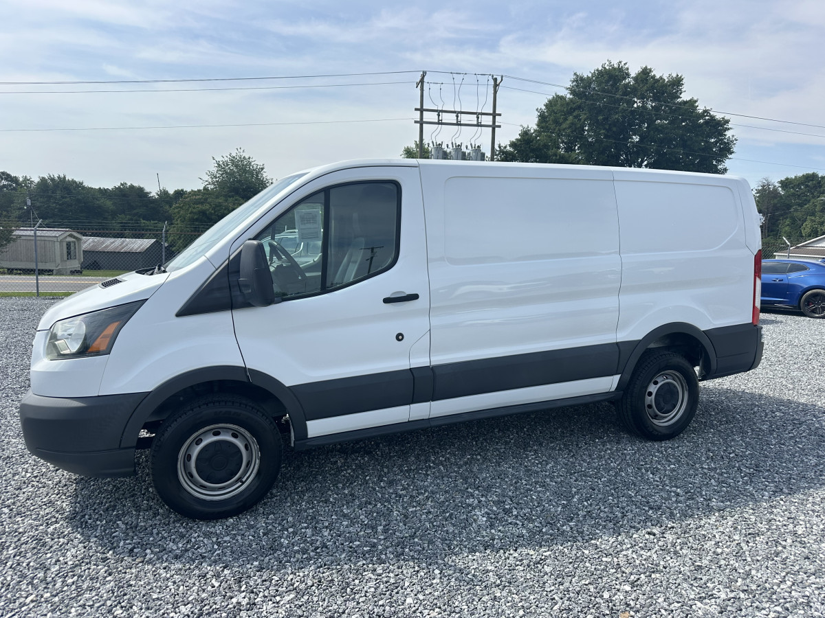 Salvage Ford Transit Image