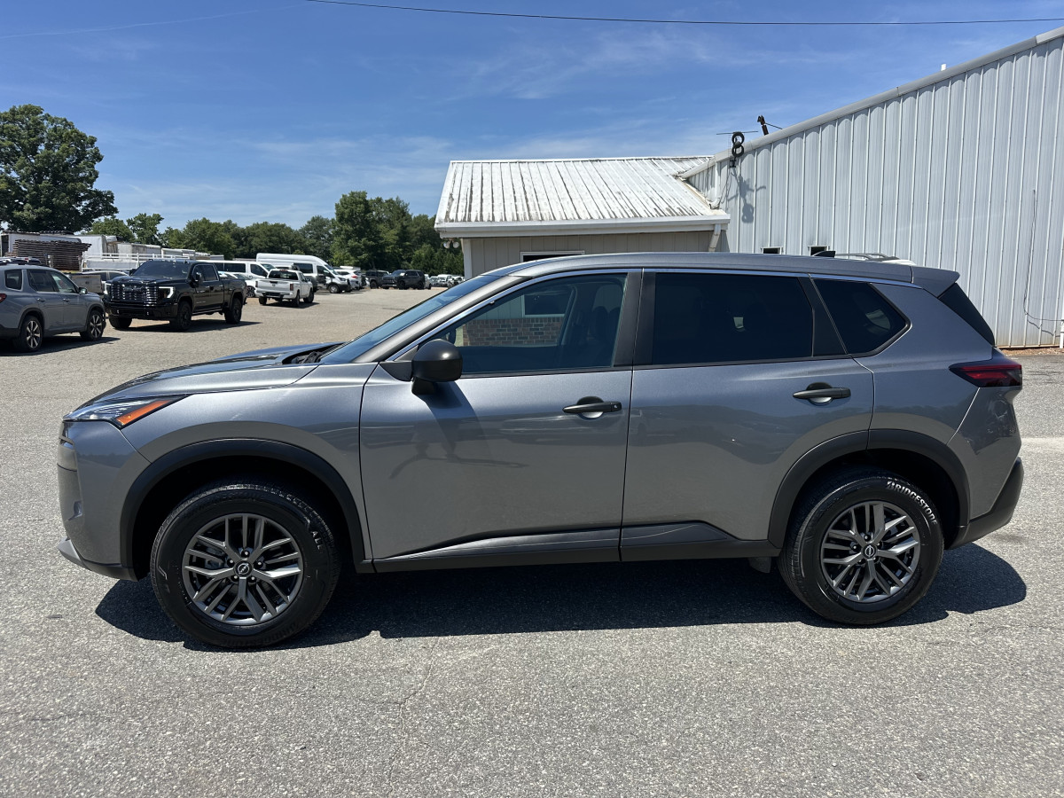 Salvage Nissan Rogue Image