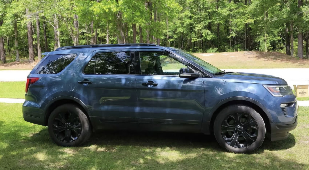 Salvage Ford Explorer Image