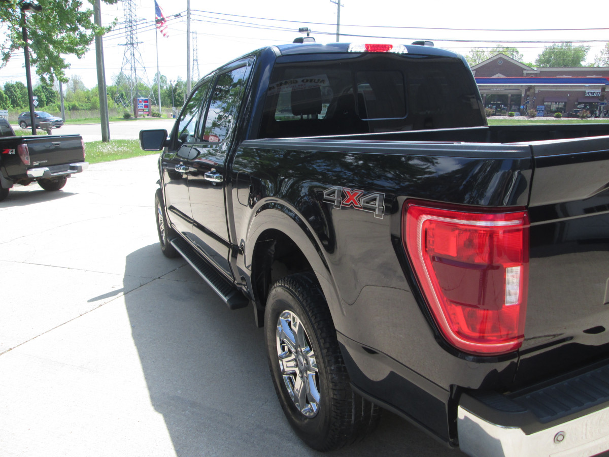 Ford F-150 XLT Crew Cab 4X4 Image 5