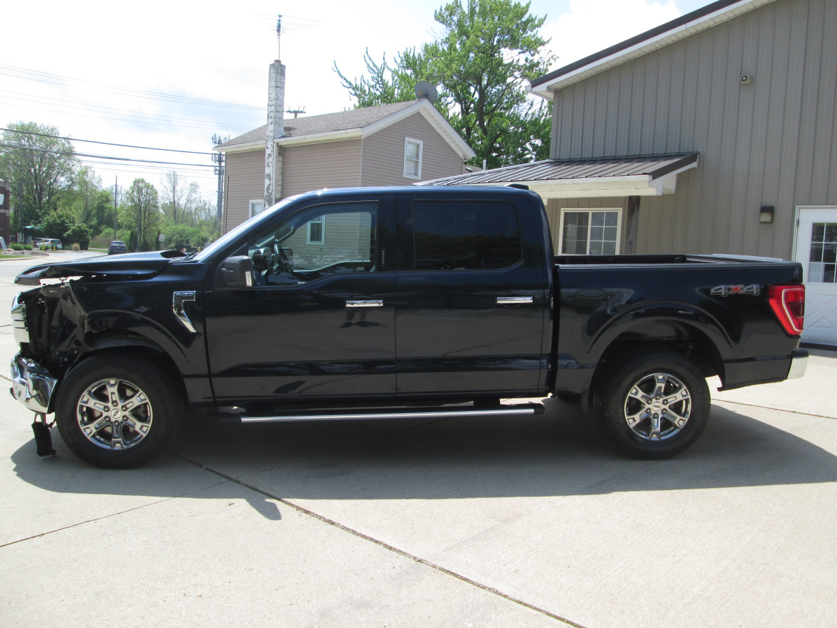 Ford F-150 XLT Crew Cab 4X4 Image 6
