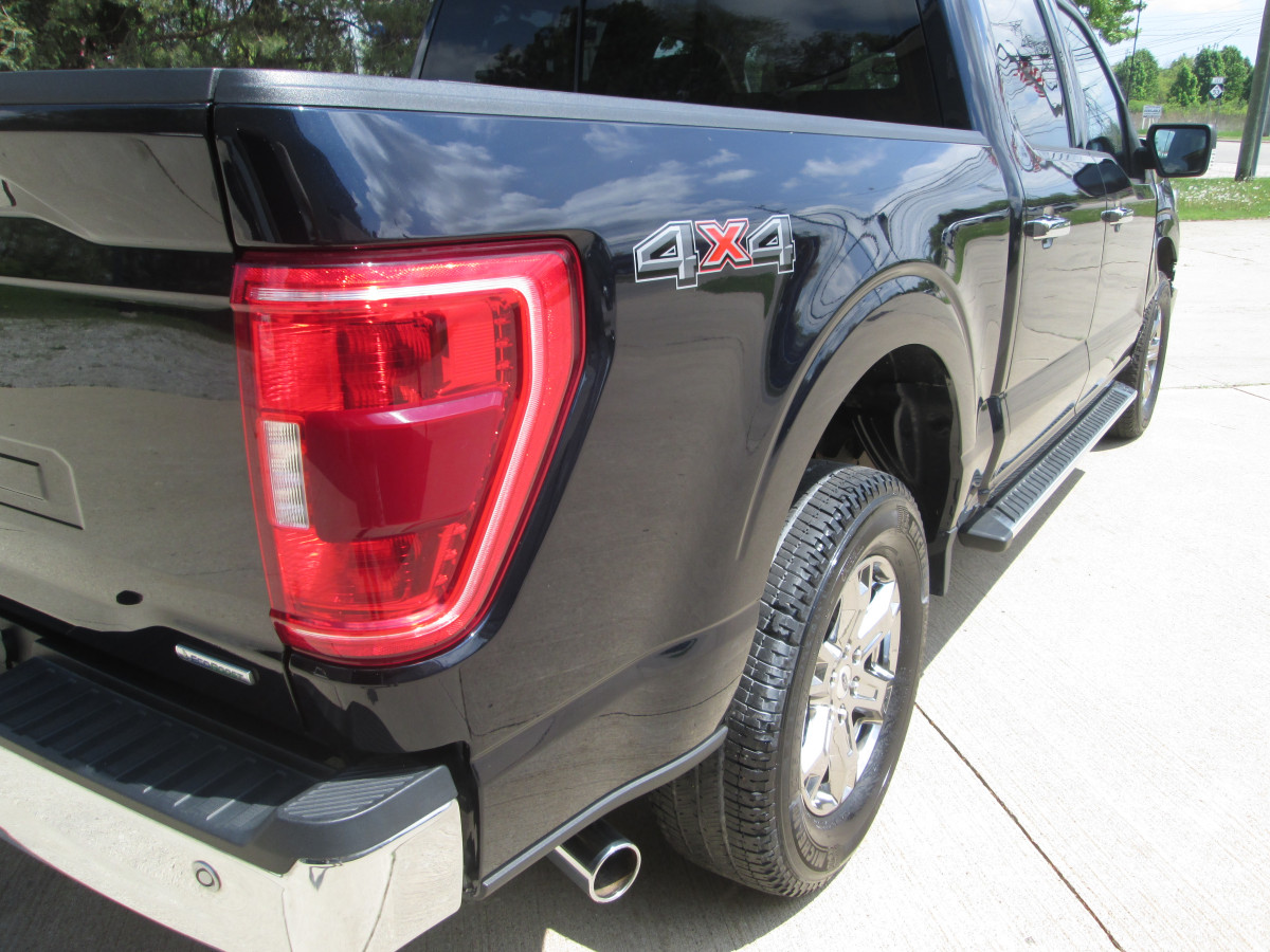 Ford F-150 XLT Crew Cab 4X4 Image 12
