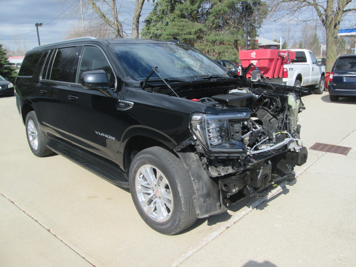 Salvage GMC Yukon Image